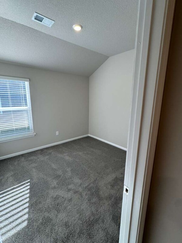 Foto del edificio - 526 W Fountain Cir