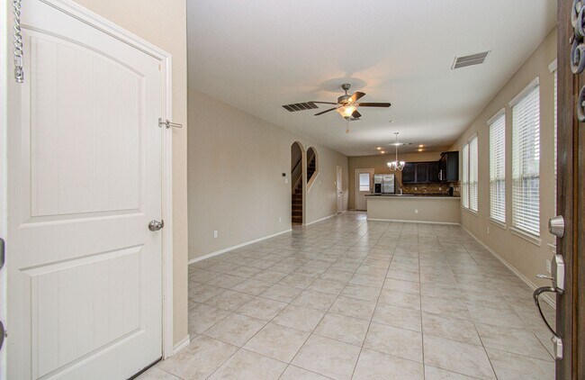 Foto del edificio - Well-Located 4-Bedroom Home with Easy Commute