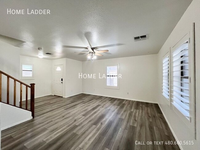 Building Photo - 8511 E Lindner Ave