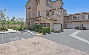 Building Photo - 458 Stratus Ln