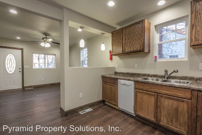 Building Photo - 3 br, 1 bath House - 2907 Maple St