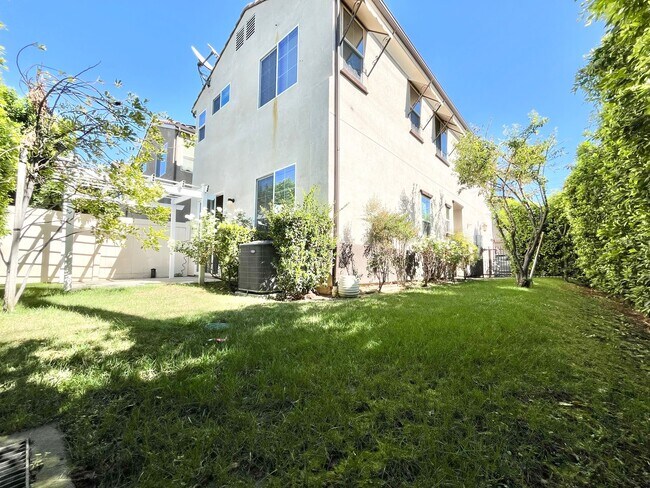 Foto del edificio - 7601 N Justice Way Van Nuys, CA 91405