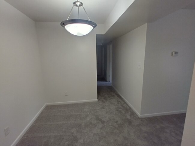 Foto del edificio - 600 Reusens Rd