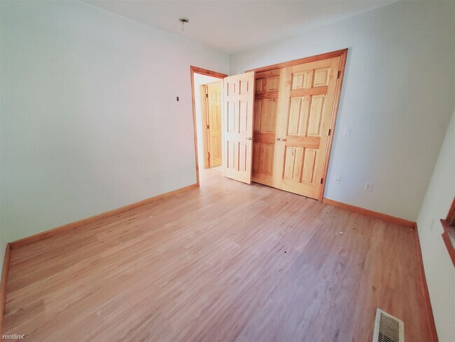 Building Photo - 1 br, 1 bath Condo - 23 Oak St Unit 3