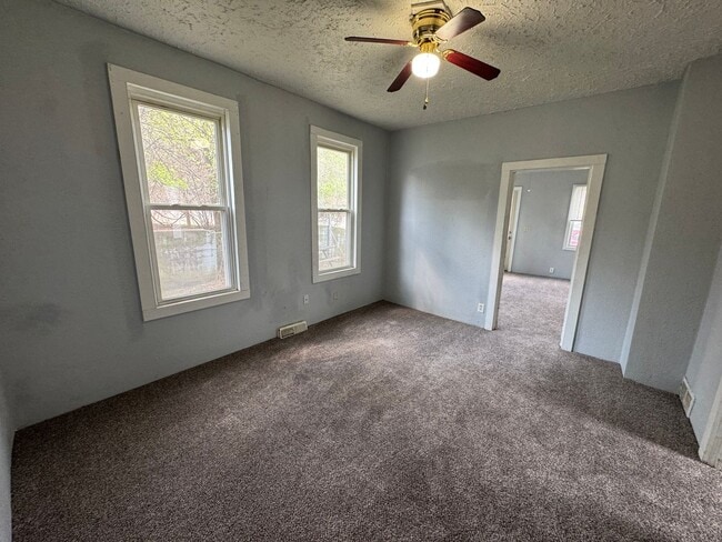 Building Photo - 428 7th St