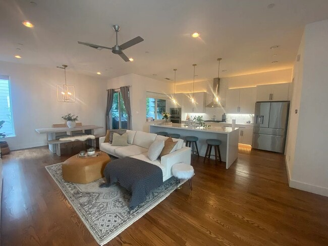 Building Photo - 5705 Bryan Pky