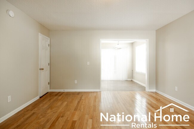 Building Photo - 261 Oakpointe Dr