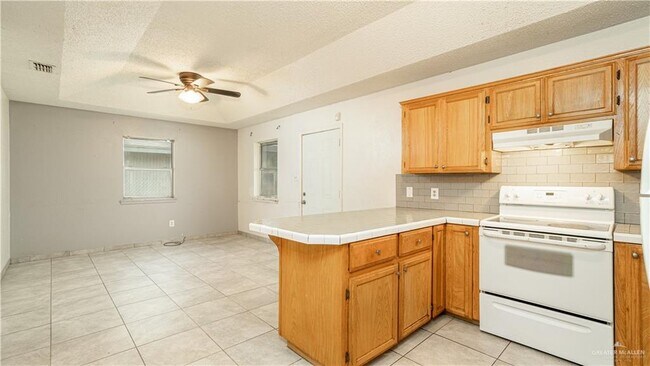 Building Photo - 15 Cuesta Del Sol St