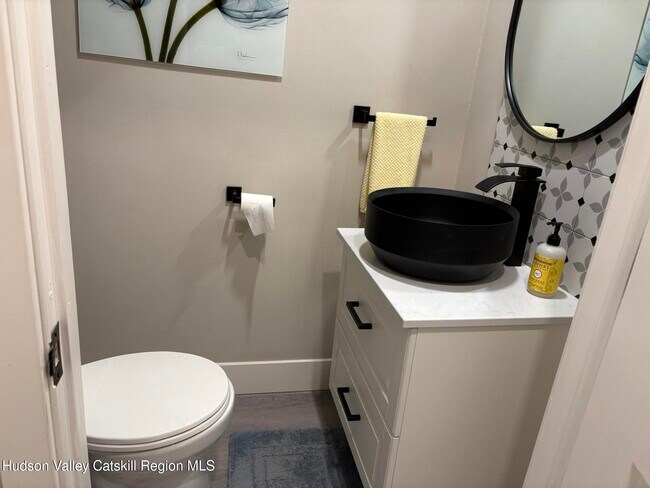 Foto del edificio - 204 Village Ct