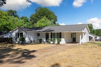 Building Photo - 1860 Brookhaven Dr