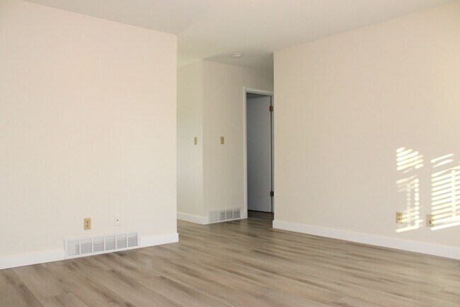 Foto del edificio - Newly Renovated 3 Bedroom, 1 Bath Duplex – in Lehi!