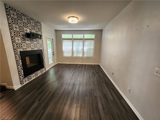 Foto del edificio - 220 Renaissance Pkwy NE