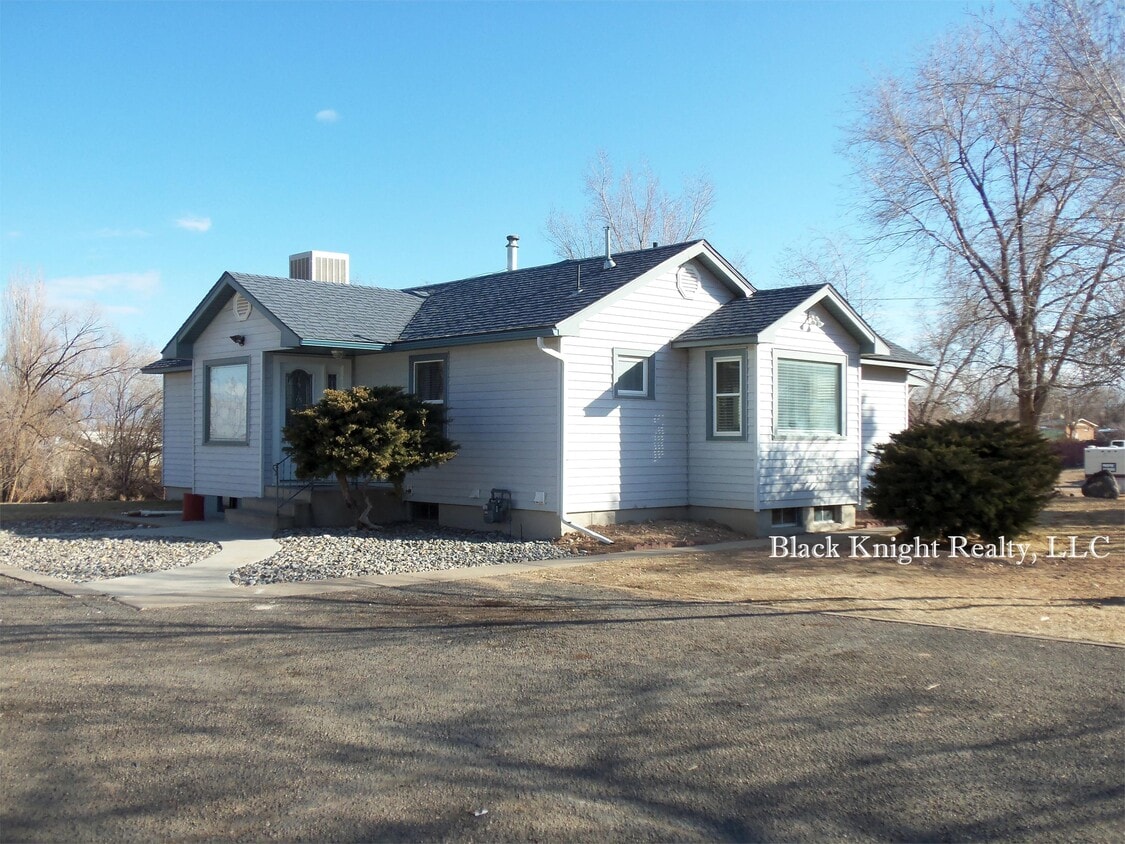 Primary Photo - 470 E Scenic Dr