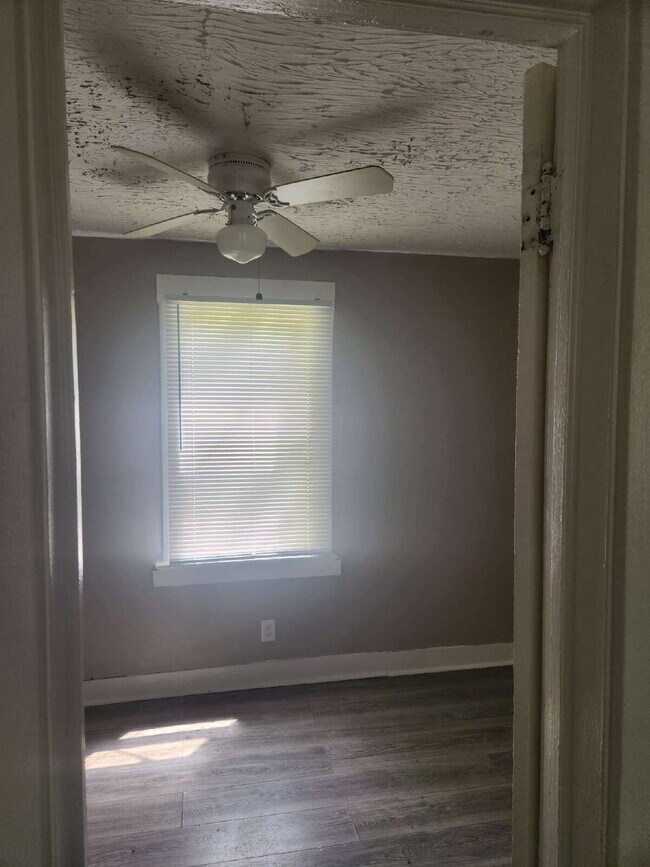 Foto del edificio - "Charming 3-Bedroom on Durkee Avenue, Clev...