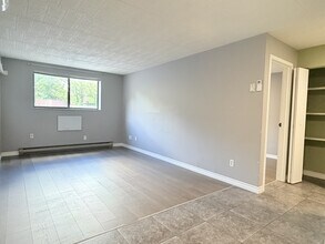 Building Photo - 360 Tecumseh Rd W