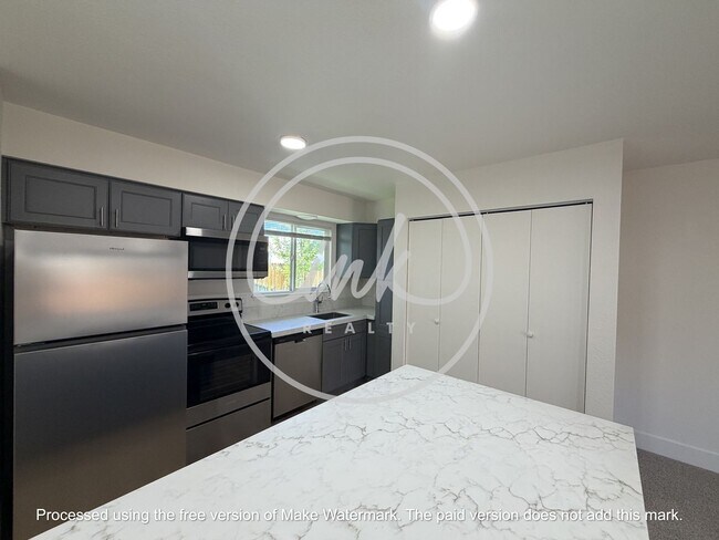Foto del edificio - Newly Renovated 3 Bedroom Townhome