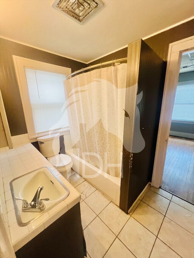 Foto del edificio - "Charming 2-Bed Gem in Enid's Heart!"