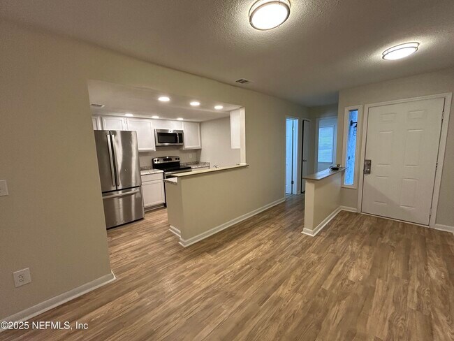Building Photo - 7607 Melissa Ct N