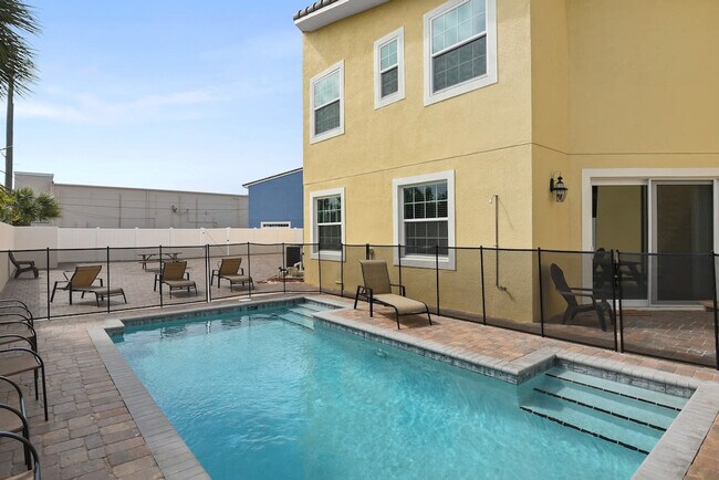 Building Photo - 132 Mediterranean Way