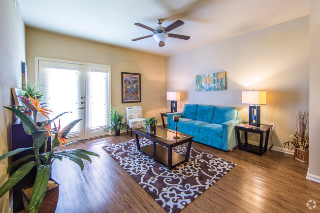 Living Room view - The Villages at Ben White