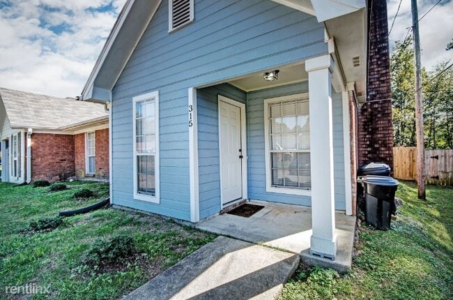 Building Photo - 2 br, 2 bath Townhome - 315 Peach Orchard Dr