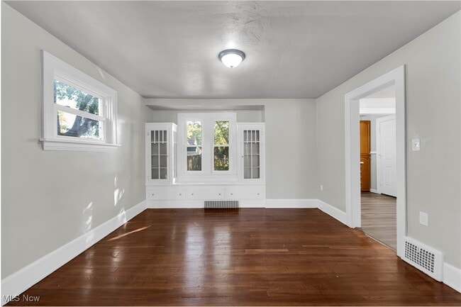 Foto del edificio - 5223 Clement Ave