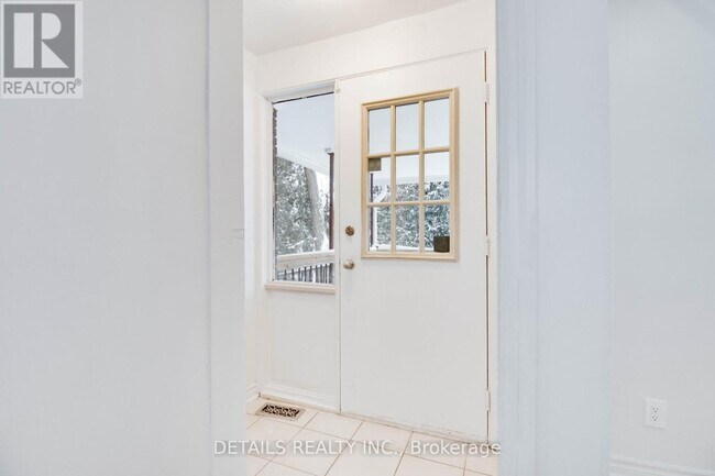 Photo du bâtiment - 2551 Innes Rd