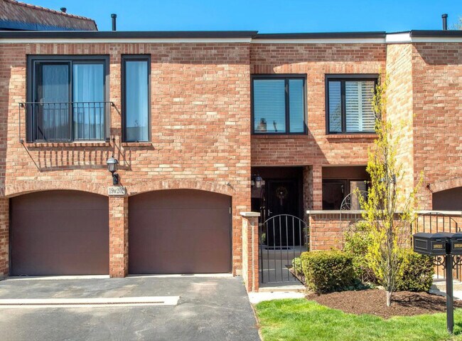 Building Photo - 19W209 Newport Ln