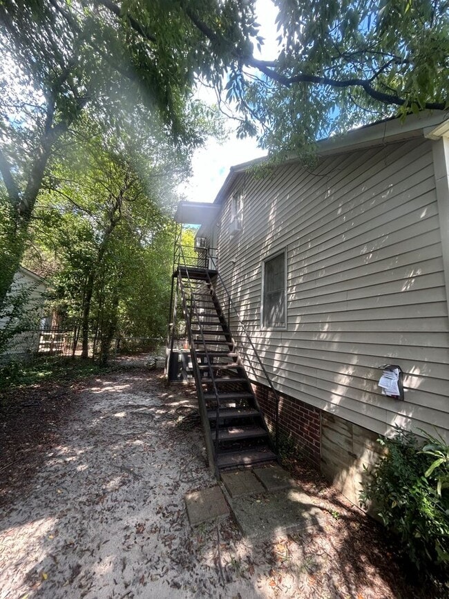 Building Photo - 2015 Holt Dr