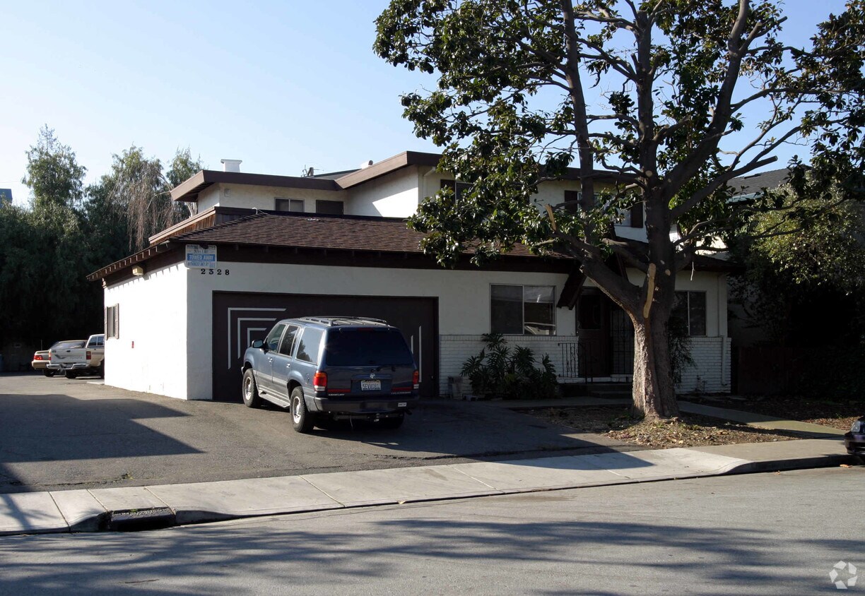 Building Photo - 2318 Karen Dr