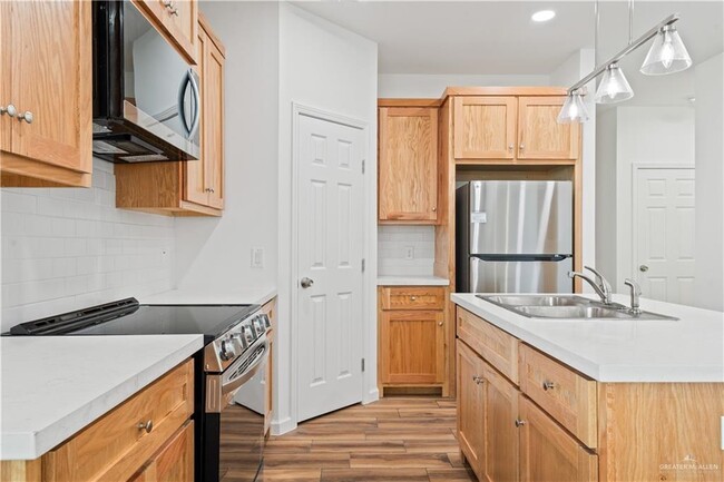 Building Photo - 10 E Viviana St