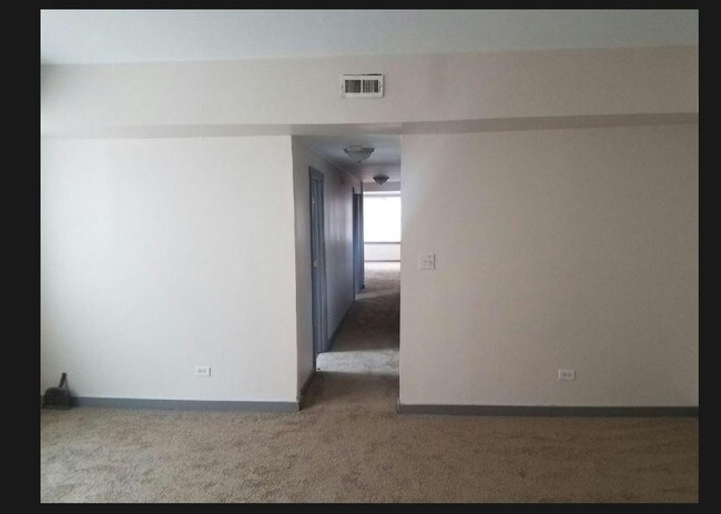 Building Photo - 1457 S Springfield Ave