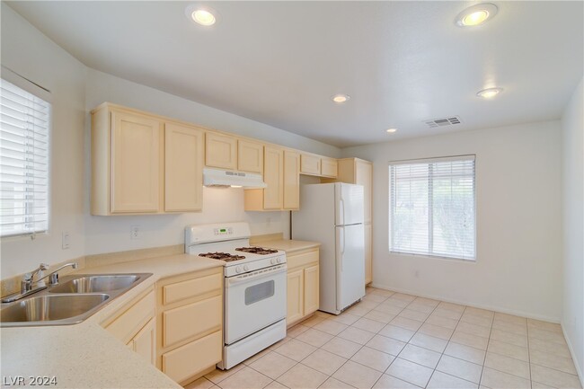 Building Photo - 2753 Kona Crest Ave