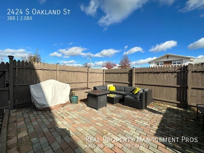 Foto del edificio - 2424 S Oakland St