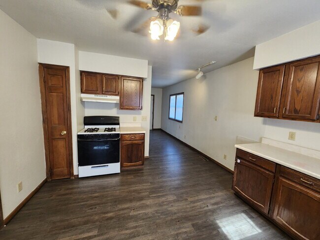 Foto del edificio - 2 Bedroom Lower with Garage