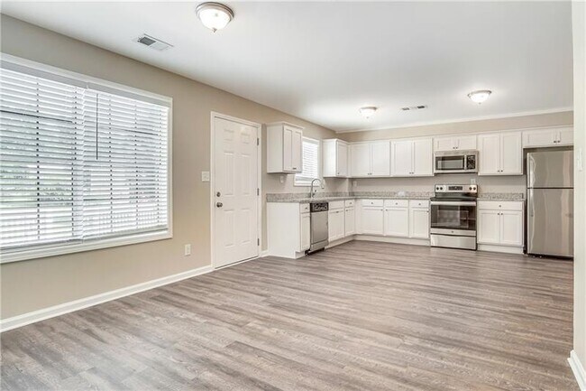Building Photo - 3049 Flat Shoals Rd