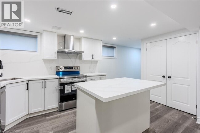 Building Photo - 16 Doreen Ct