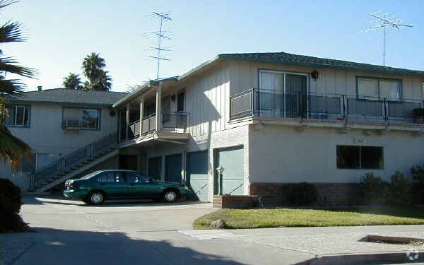 Building Photo - 805 Opal Dr