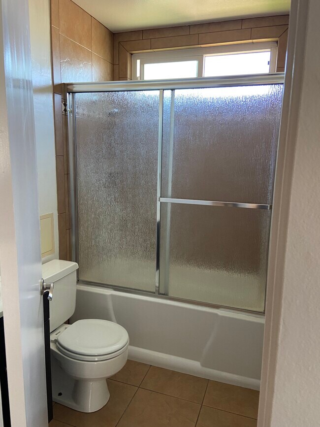 Building Photo - 915 Pepper St