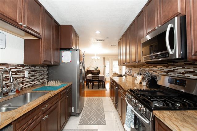 Building Photo - 11850 High Valley Dr