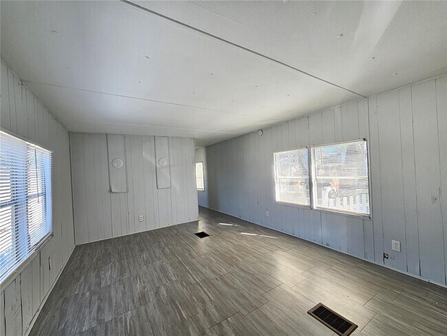 Foto del edificio - 503 Longfellow Blvd