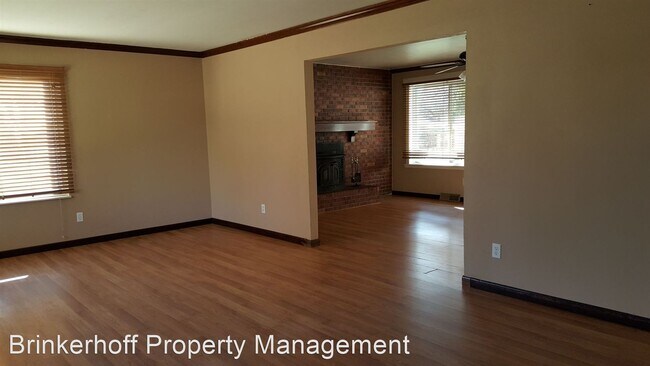 Building Photo - 3 br, 2.5 bath House - 15242 E. Radcliff Dr.