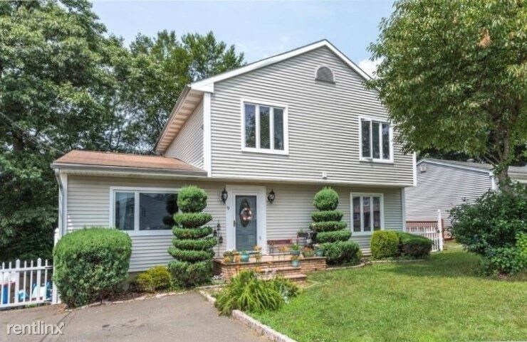 Primary Photo - 5 br, 3 bath House - 19 Dora Drive