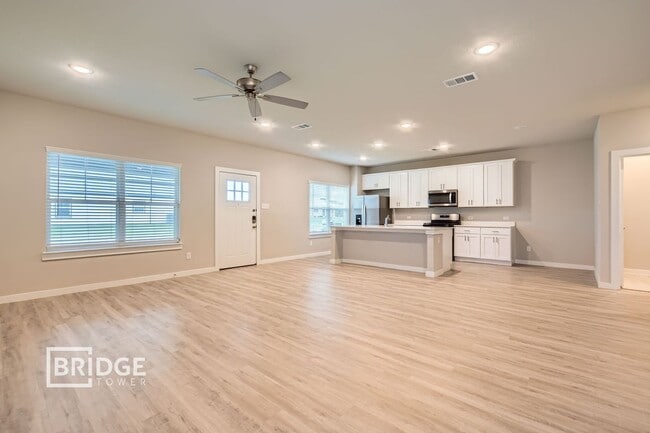 Building Photo - B2- Broadway