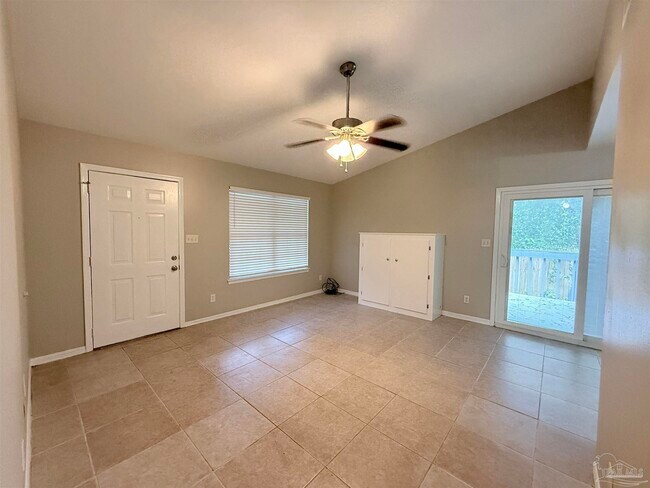 Foto del edificio - 3348 Pine Forest Rd