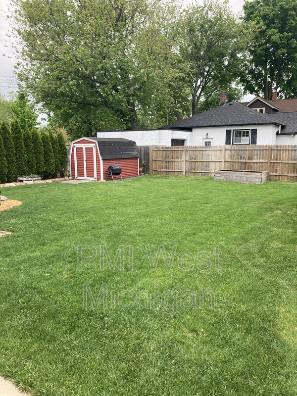 555 E Central Ave, Zeeland, MI 49464 House Rental in Zeeland, MI