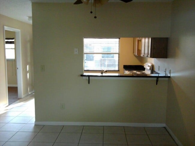 Building Photo - 839 Lyndhurst St