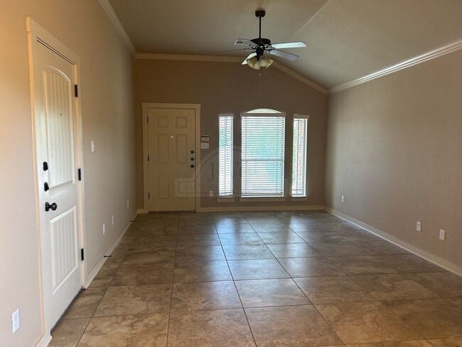 Building Photo - 3306 Lineage Loop