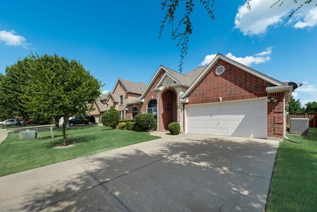 Building Photo - A must see home in Grand Prairie!