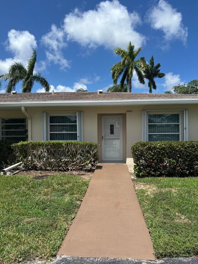 Foto principal - 20975 Covington Dr